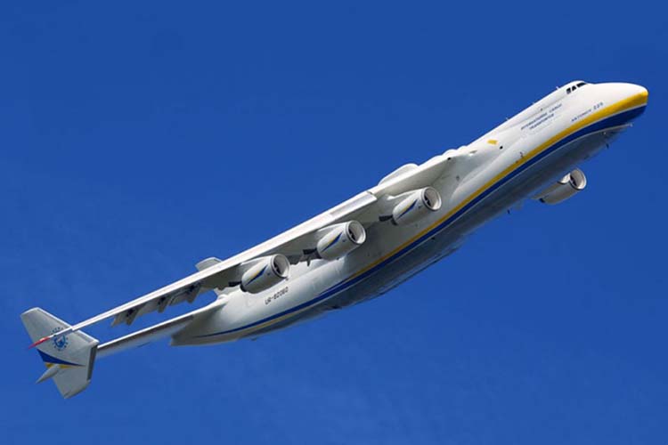 O AN-225 voltou a voar em 1999 pela Antonov Airlines em transporte de cargas pesadas (Antonov)