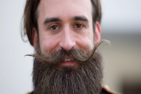 5out2015---homem-com-barba-exotica-participa-da-edicao-2015-do-campeonato-mundial-de-barba-e-bigode-em-leogang-na-austria-1444051550425_956x500