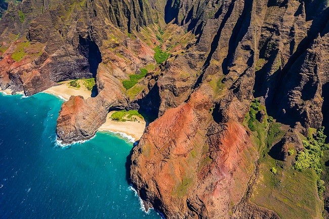 Honopu Valley and 90 foot natural arch